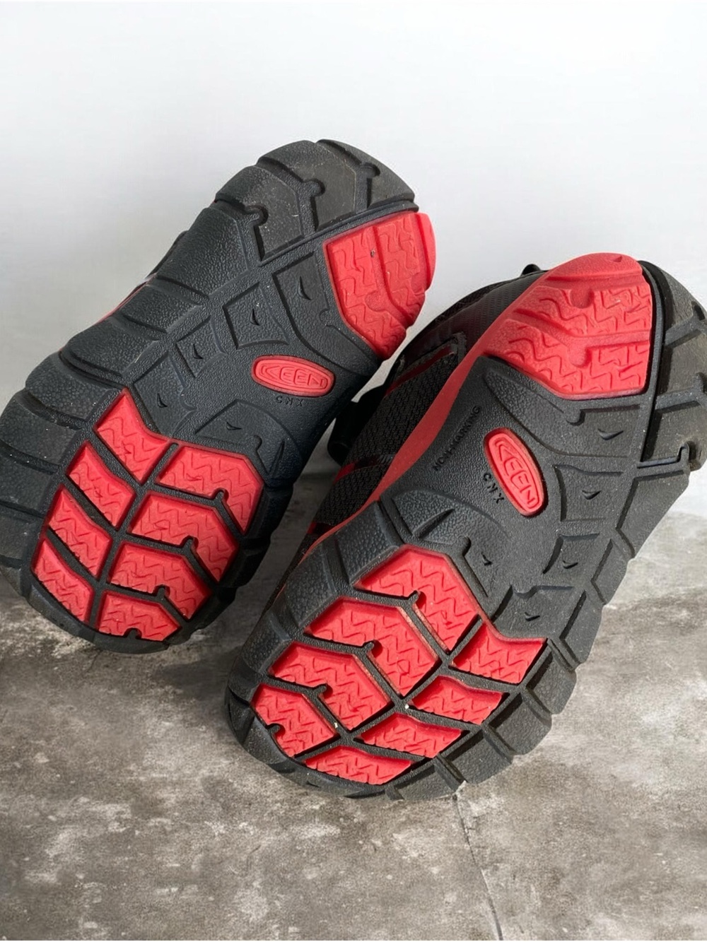 KEEN Toddler, 6T, Black and Red Athletic Sneakers, with box - Picture 2 of 3